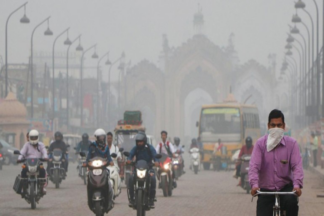 Delhi Air Pollution AQI 551: Severe Weather, Fog, and Slow Winds Affect Health