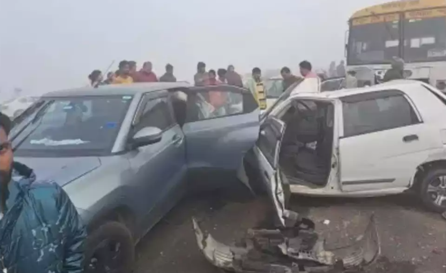 Major accident on Delhi-Meerut Expressway: 25 vehicles collided due to fog, 6 injured