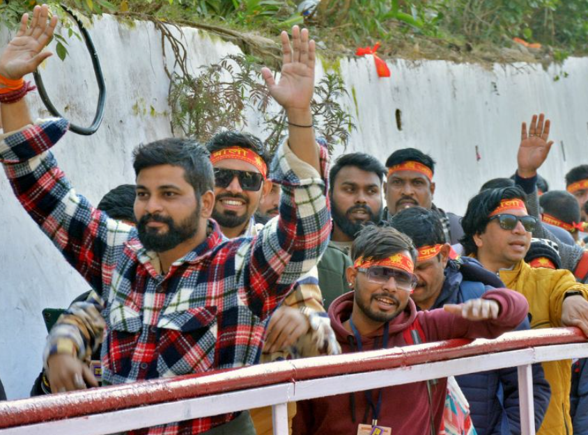 Mata Vaishno Devi Yatra: Huge crowd of devotees gathered on the last day of the year